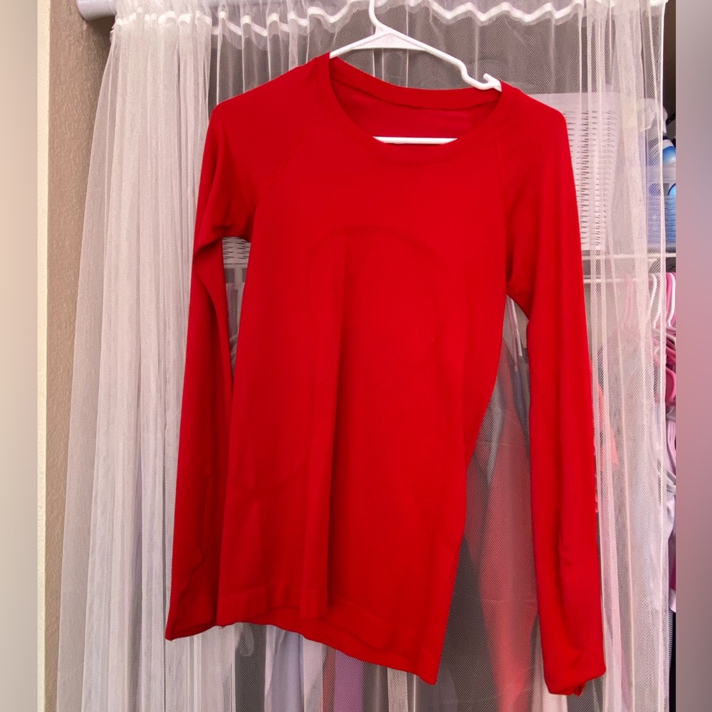 Size 4 Lululemon swiftly tech long sleeve